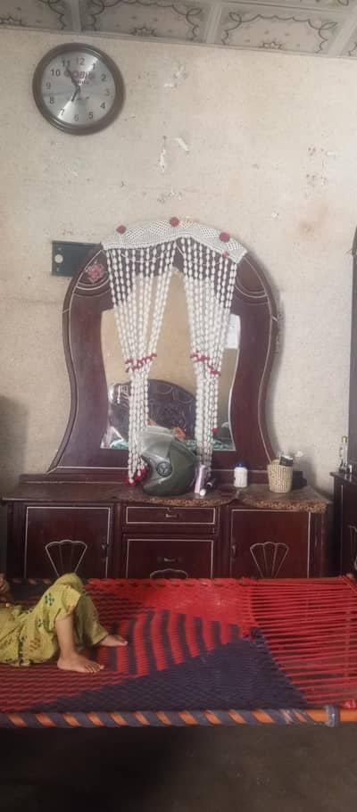 Dressing Table . Showcase. Istristand