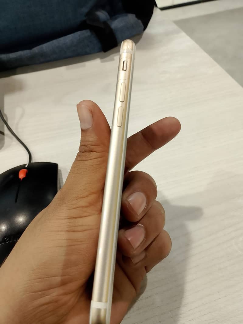 Apple iPhone 7 3