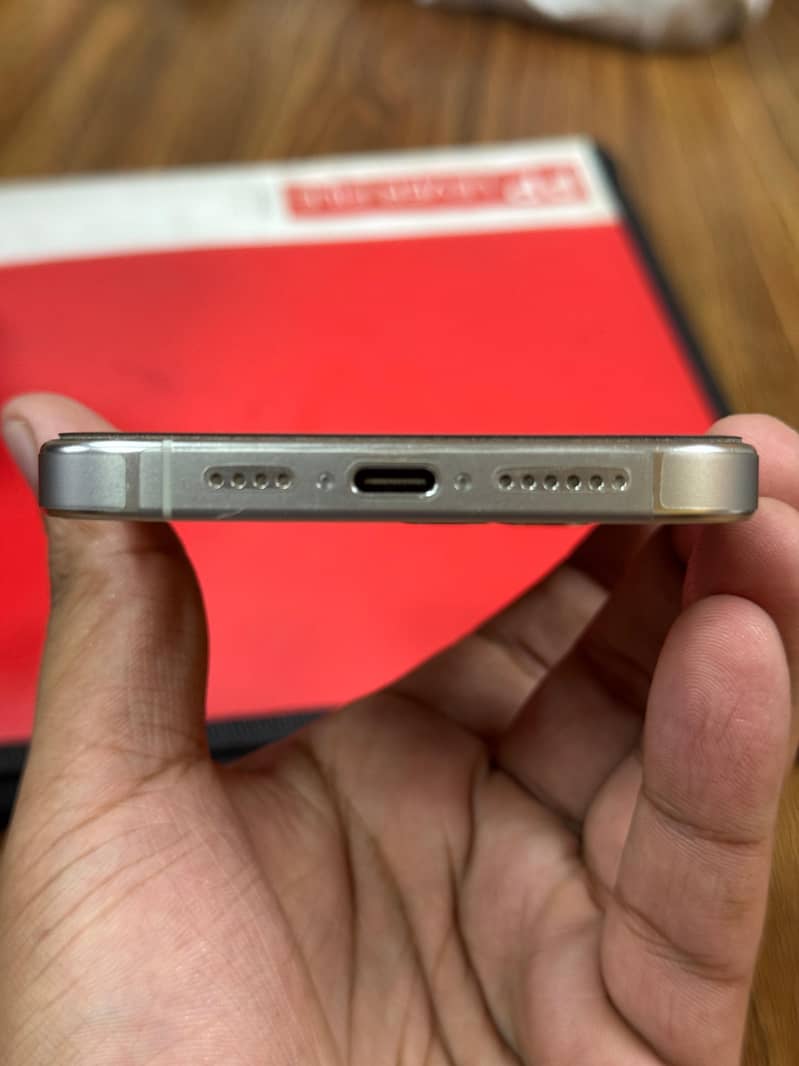 iPhone 15 Pro Max 1