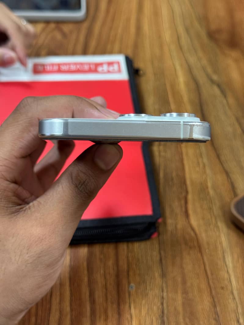 iPhone 15 Pro Max 5