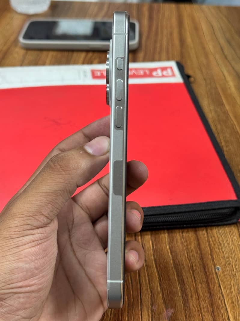 iPhone 15 Pro Max 6