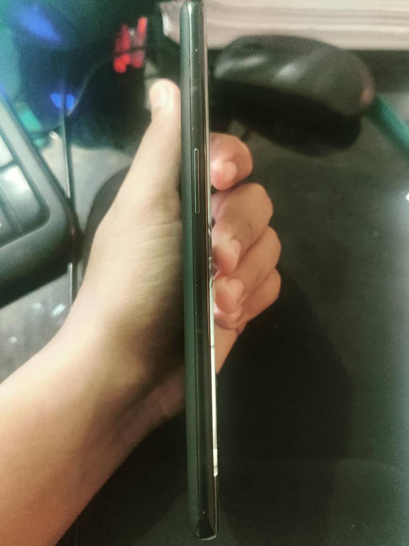 One Plus 10 Pro 4