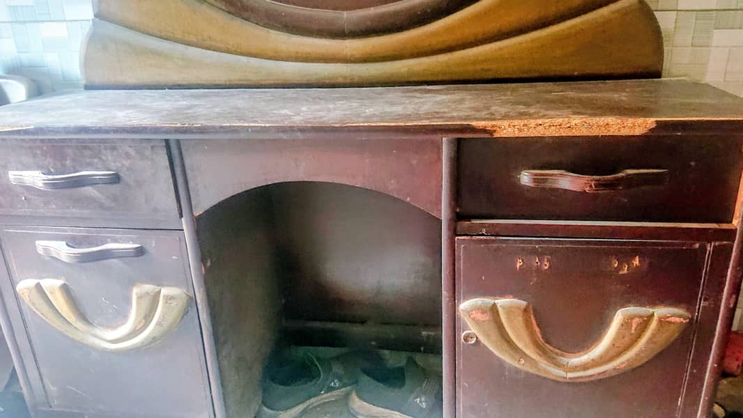 Dressing table 1