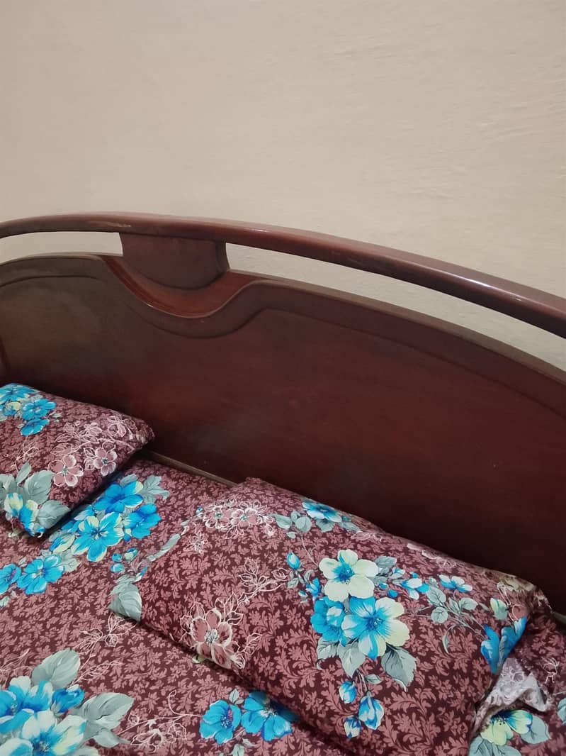 bed or side table 4