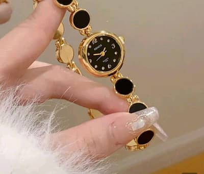 1 piece New Fasion women's watch , Elegant Triangular