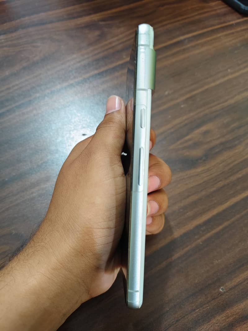 Google Pixel 7 4