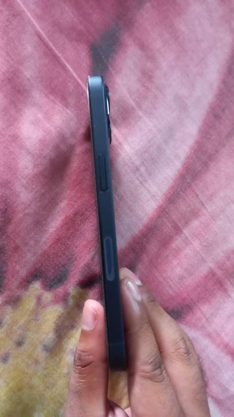 Apple iPhone 13 4