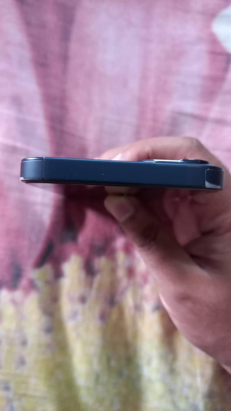 Apple iPhone 13 5