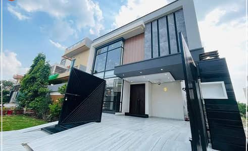 10 Marla House for Sale in Valencia Housing Society, Lahore | Prime Location