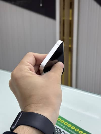 Apple iPhone 12 mini