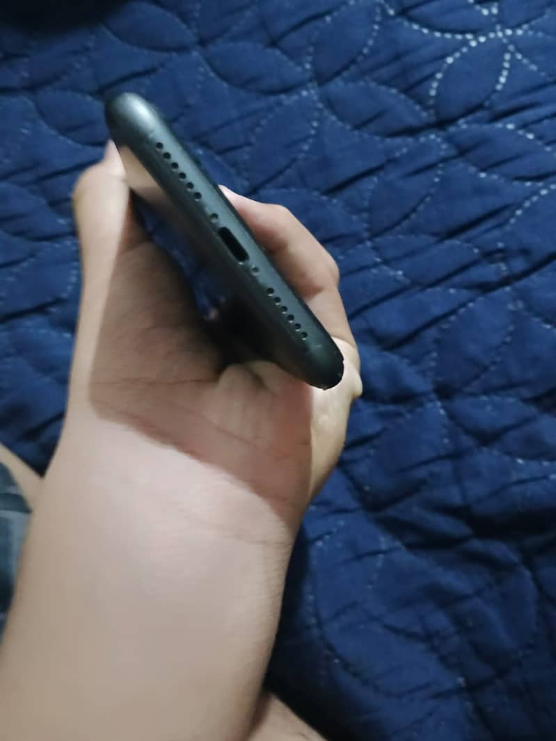 Apple iPhone 11 3