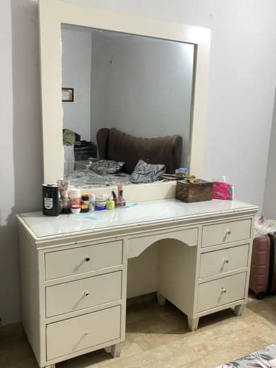 Dressing table with 2 side table set