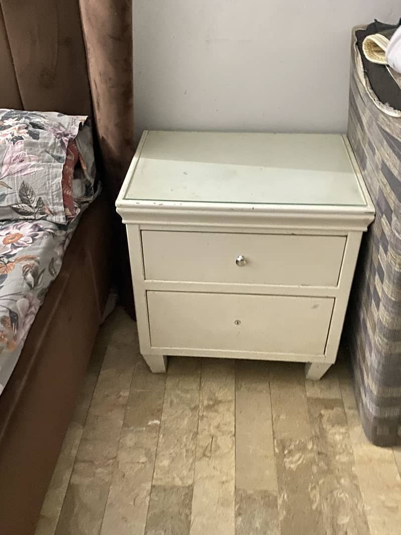 Dressing table with 2 side table set 2