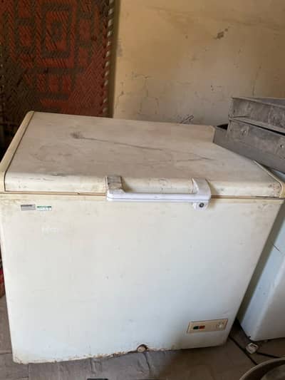 Single door deep freezer