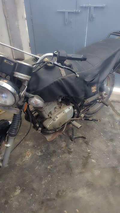 self start bike he urgent sale krni he 2013 model