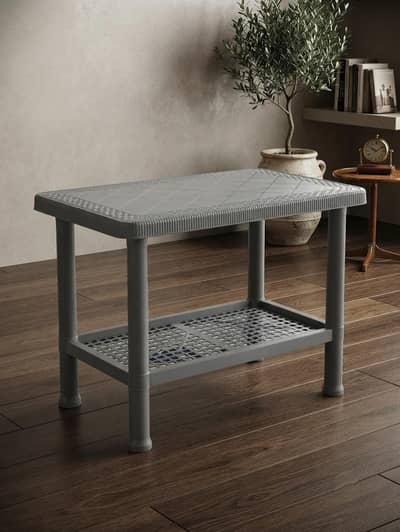 Sturdy 2-Tier Plastic Utility Table – Excellent Condition