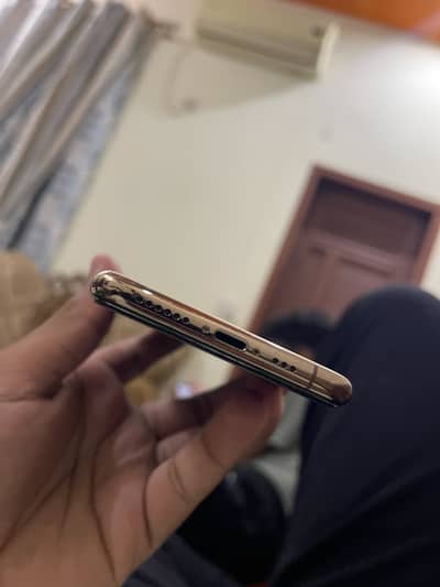 | IPHONE Xs |Price 30K notFinal compromise|