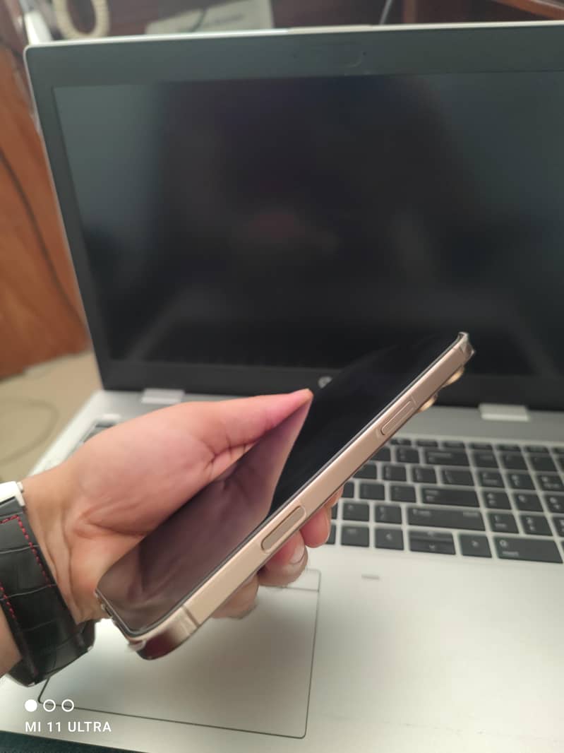 Apple iPhone 16 Pro Max 4