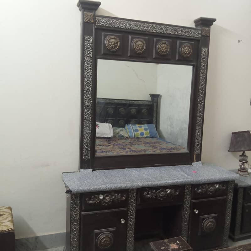Dressing table in good condition 1