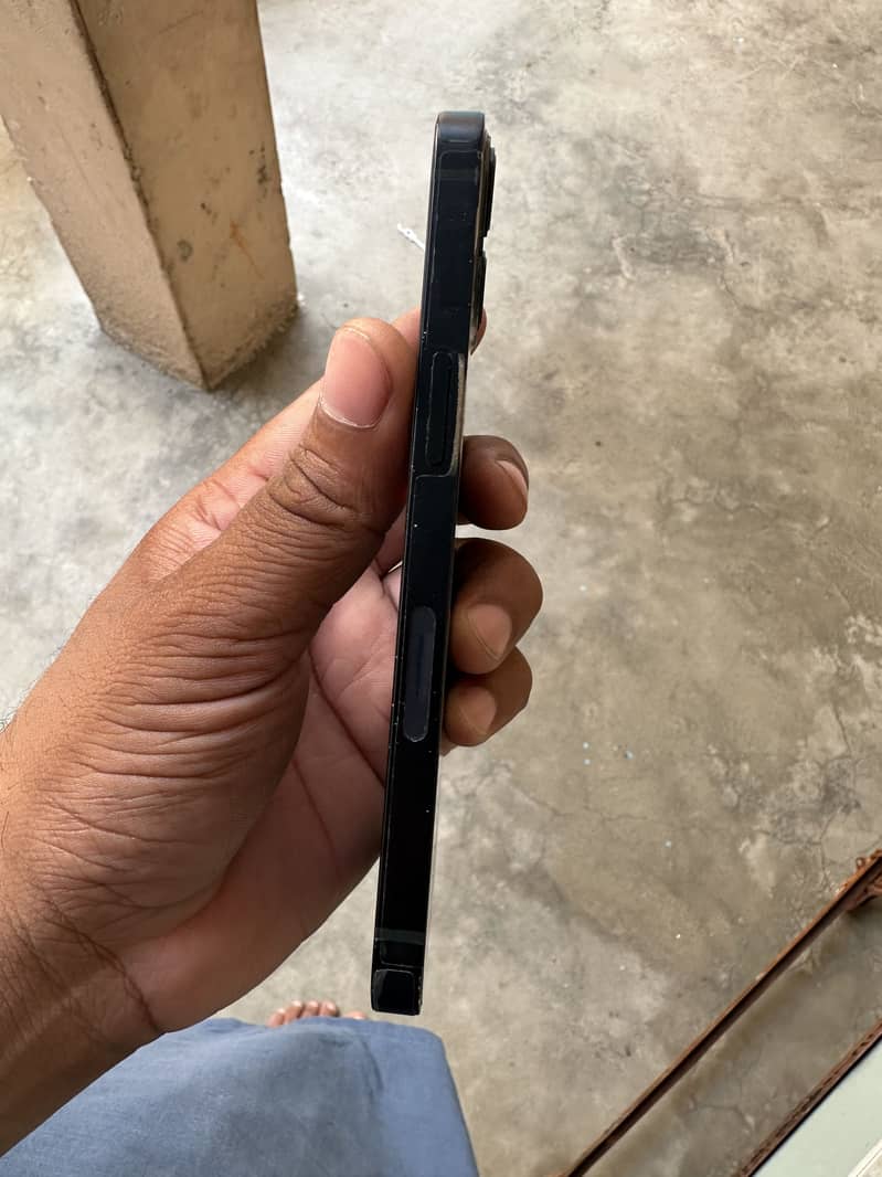 Apple iPhone 13 2