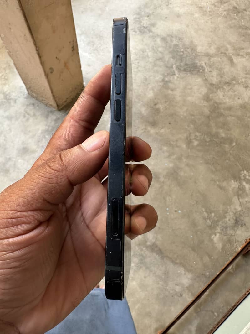 Apple iPhone 13 5