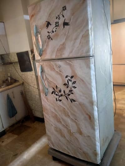 Lg non frost full size hai . . Chalna Mai koi issue nai hai all ok hai