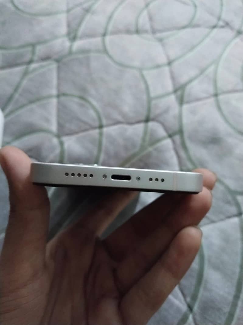 Apple iPhone 13 2