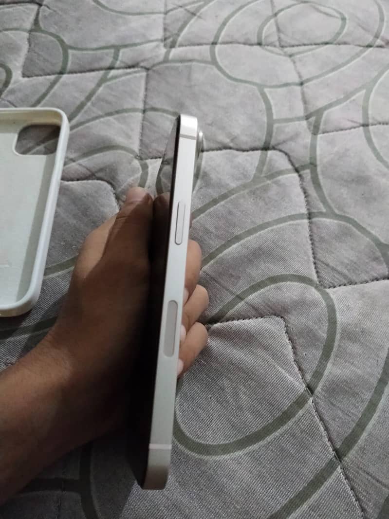 Apple iPhone 13 3