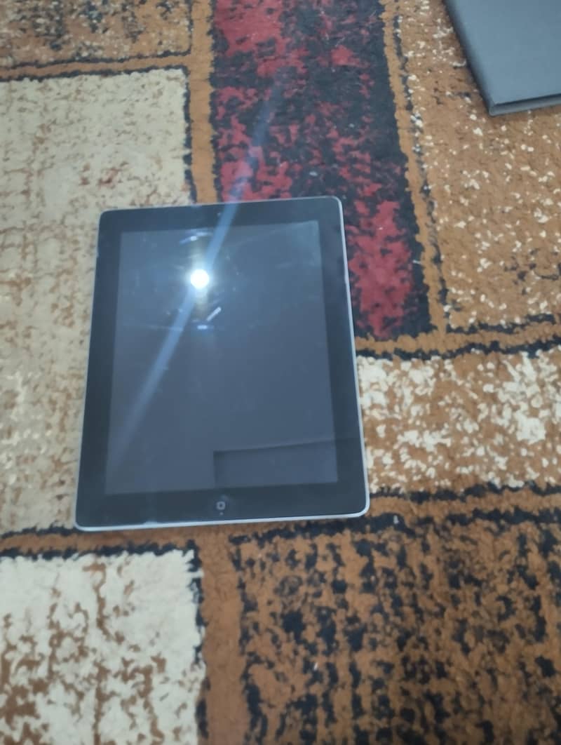 Ipad Gen 3 with case, protector and data cable. 4