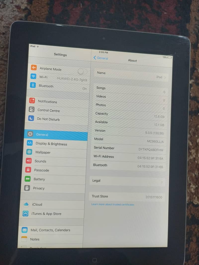 Ipad Gen 3 with case, protector and data cable. 5