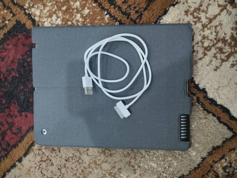 Ipad Gen 3 with case, protector and data cable. 7