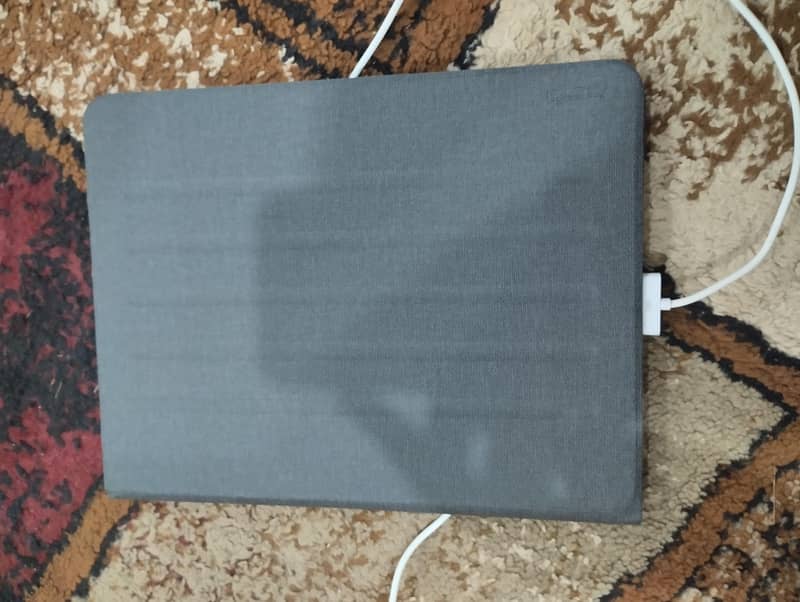 Ipad Gen 3 with case, protector and data cable. 8