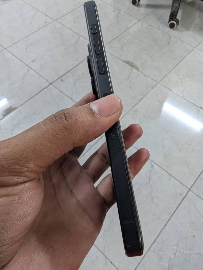 Apple iPhone 16 Pro Max 0