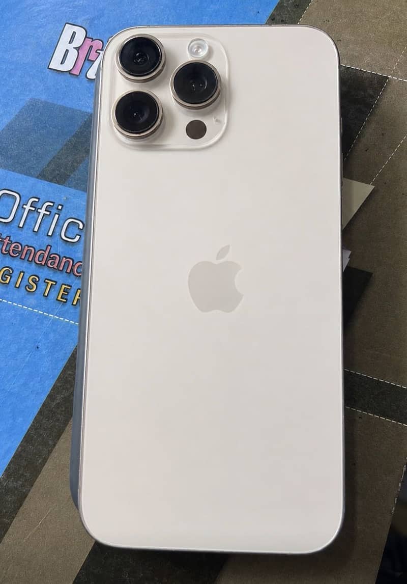 Apple iPhone 16 Pro Max 4