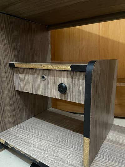 WOODEN COMPUTER TABLE