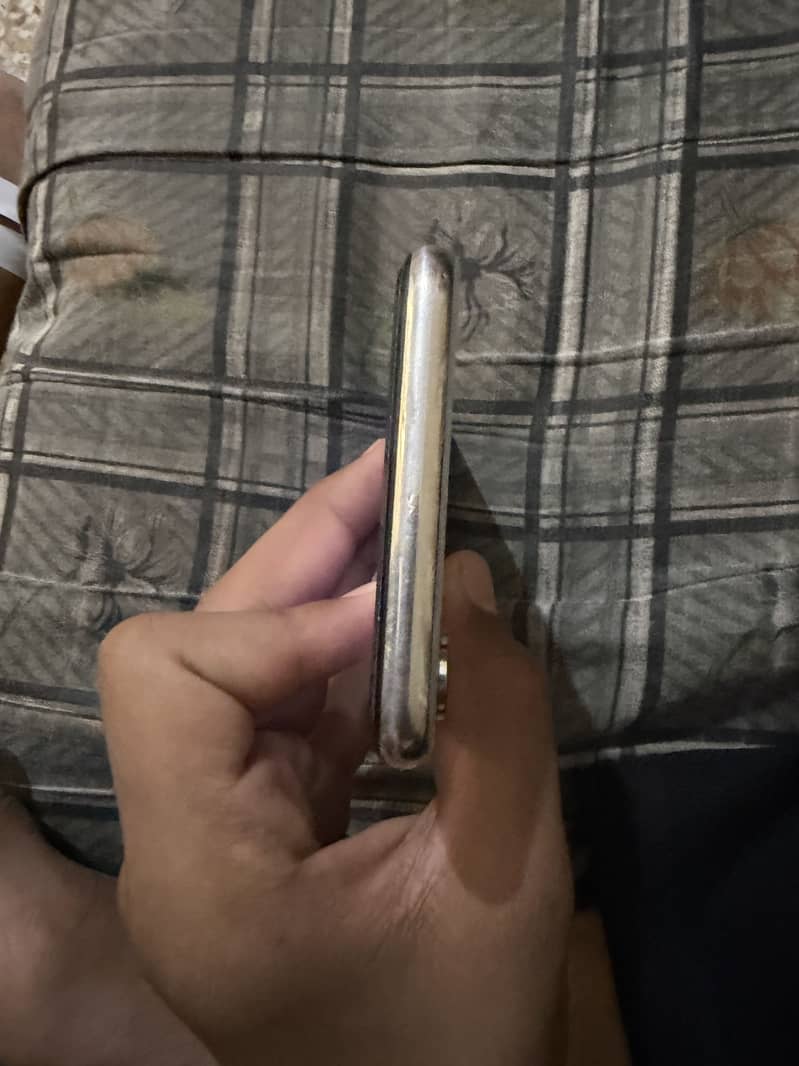 Apple iPhone X 3
