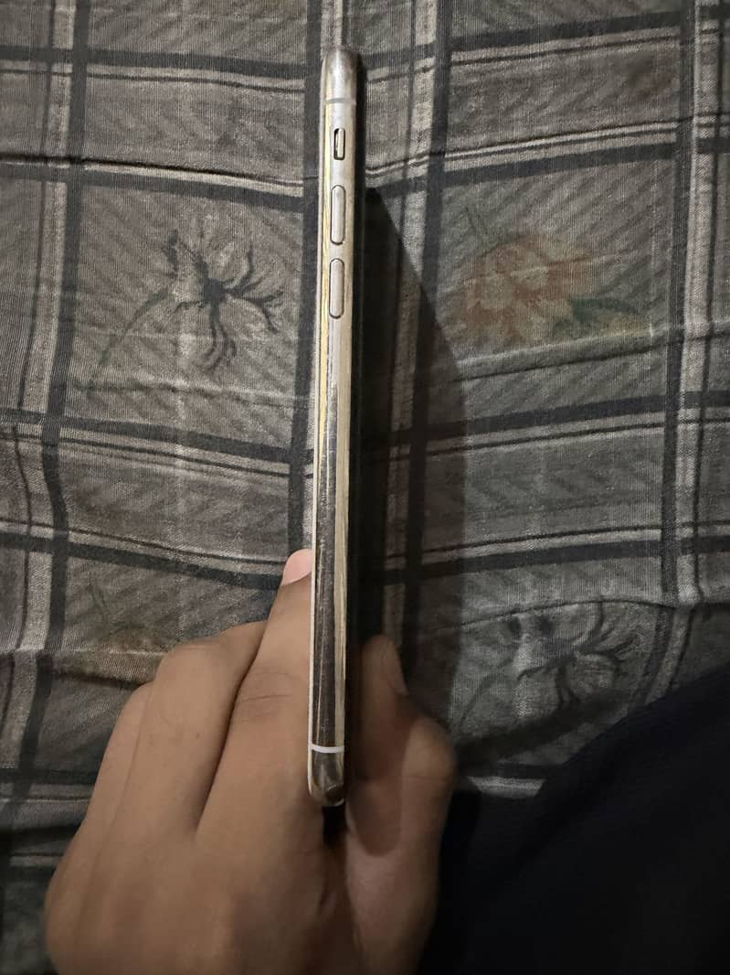 Apple iPhone X 5