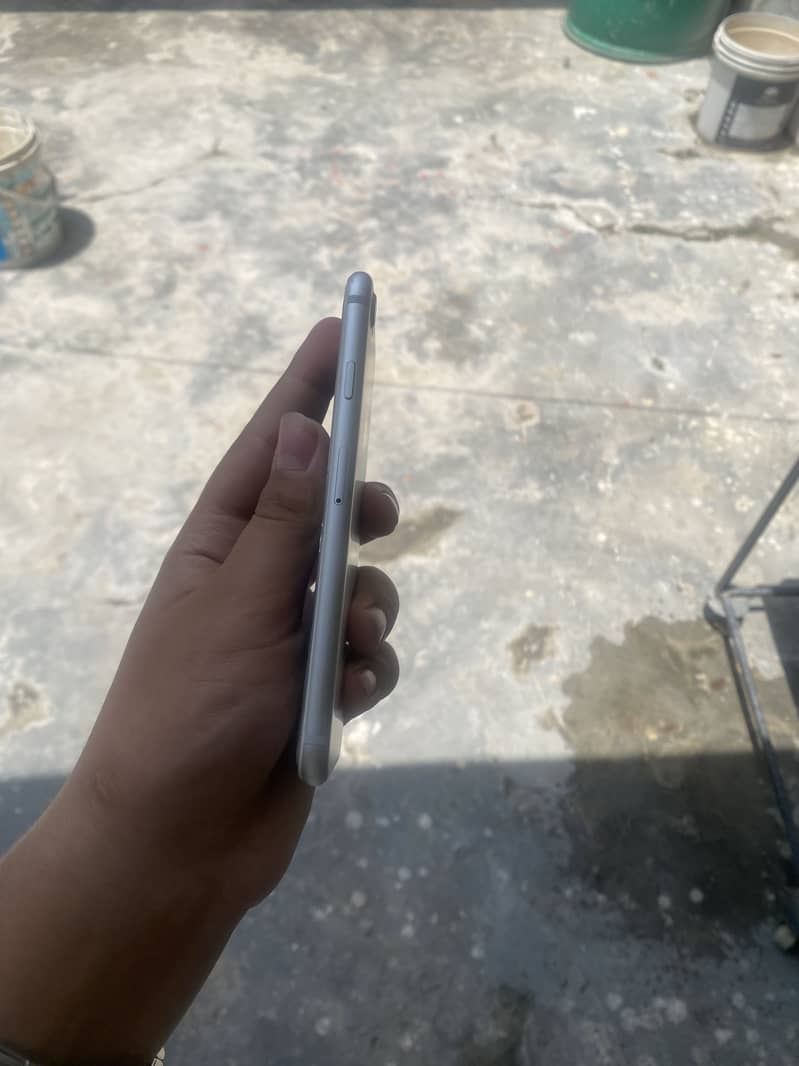 Apple iPhone 7 3