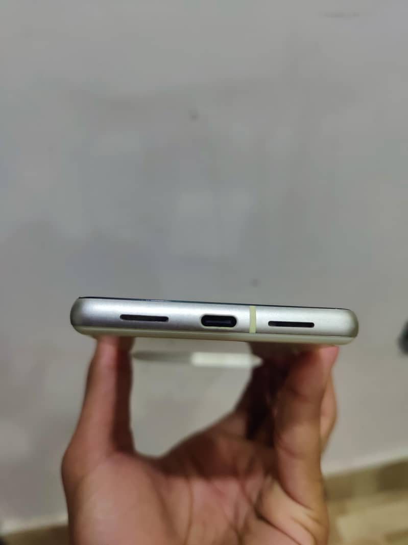Google Pixel 7 4