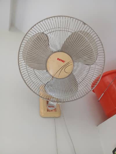 Bracket fan 1 year used