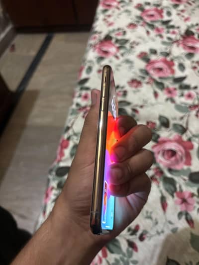 Apple iPhone XS factory unlock 64 gb 71 health back minor break
