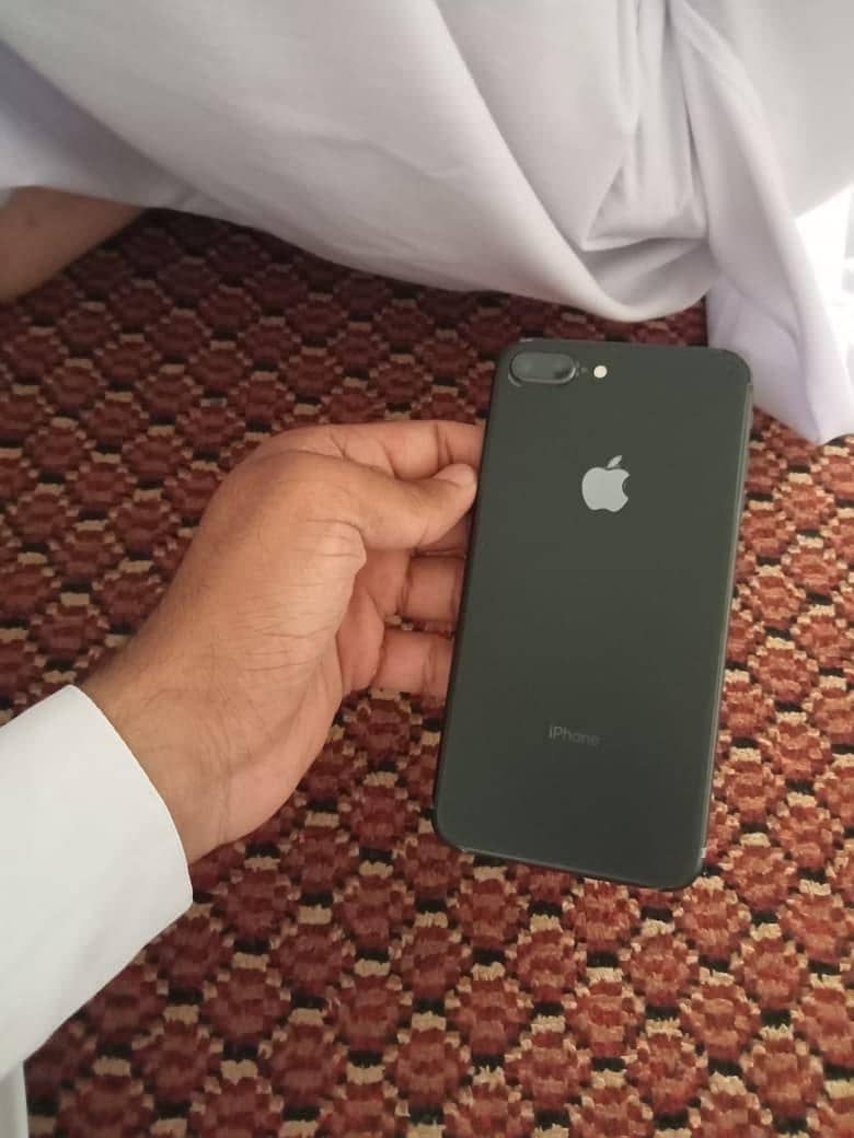 Apple iPhone 8 Plus 0