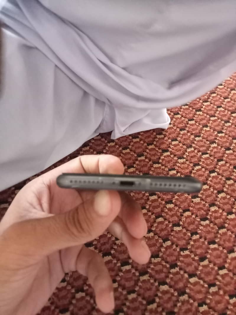 Apple iPhone 8 Plus 3