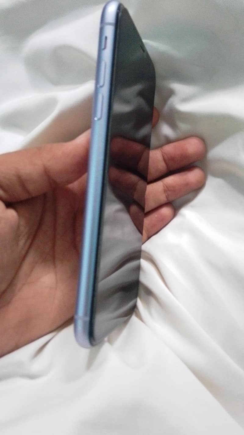 Apple iPhone 11 3