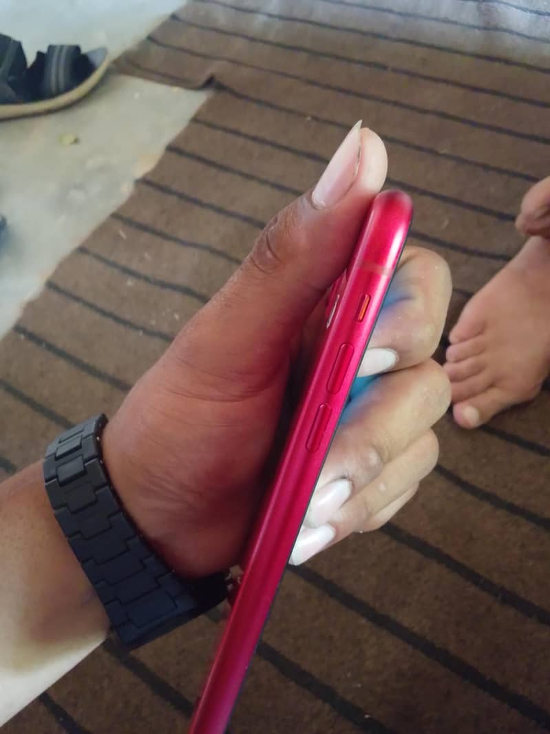 Apple iPhone 11 4