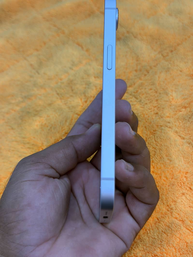 Iphone 16e 5