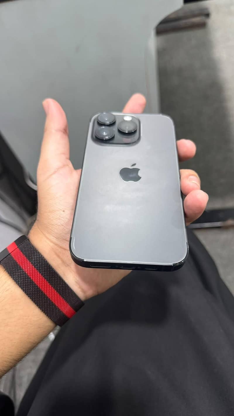 Apple iPhone 14 Pro 1