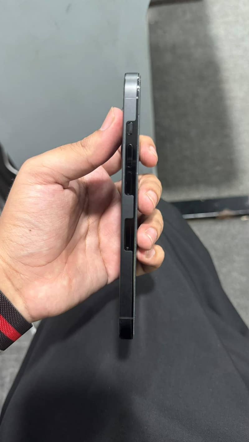 Apple iPhone 14 Pro 4