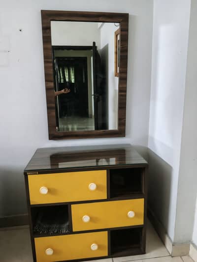 Interwood candy chest of drawers + interwood mirror