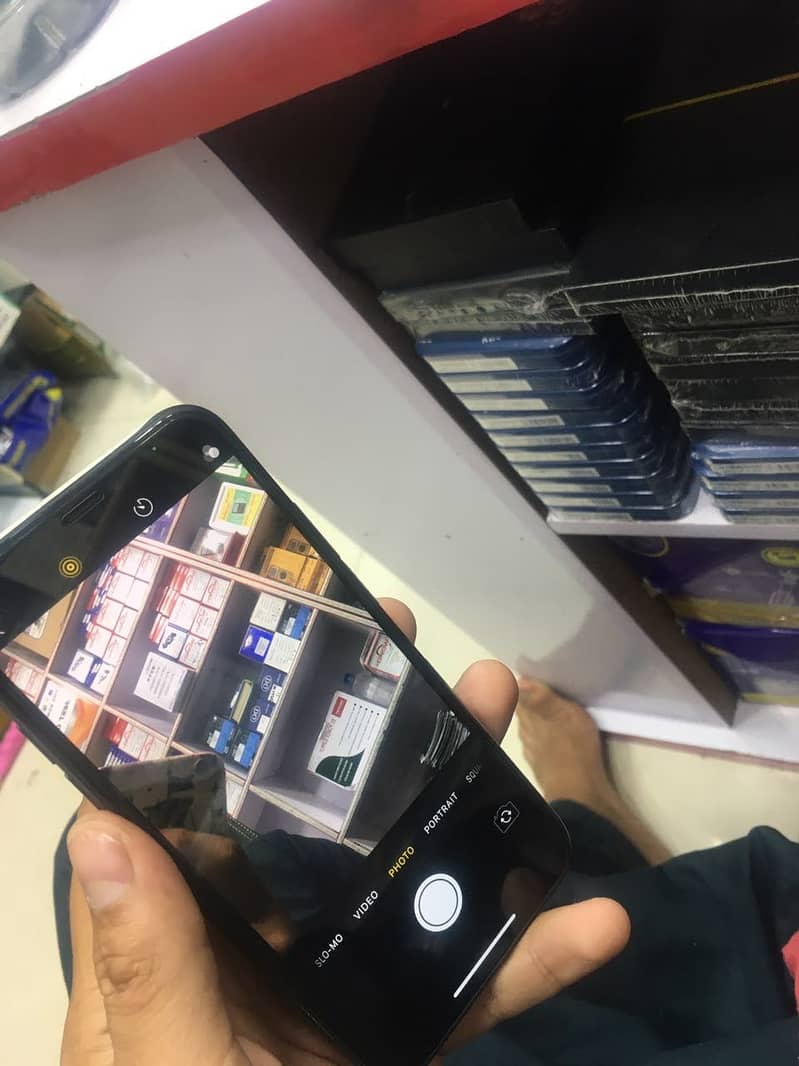 Apple iPhone X 3